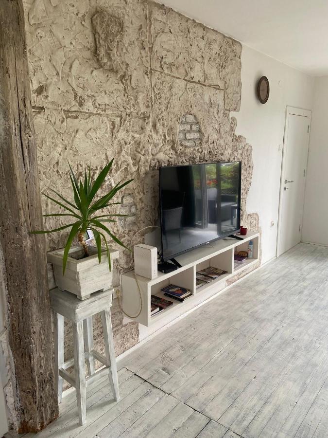 Apartamento Mala Oaza Čačak Exterior foto