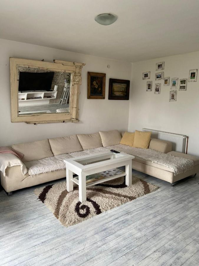 Apartamento Mala Oaza Čačak Exterior foto