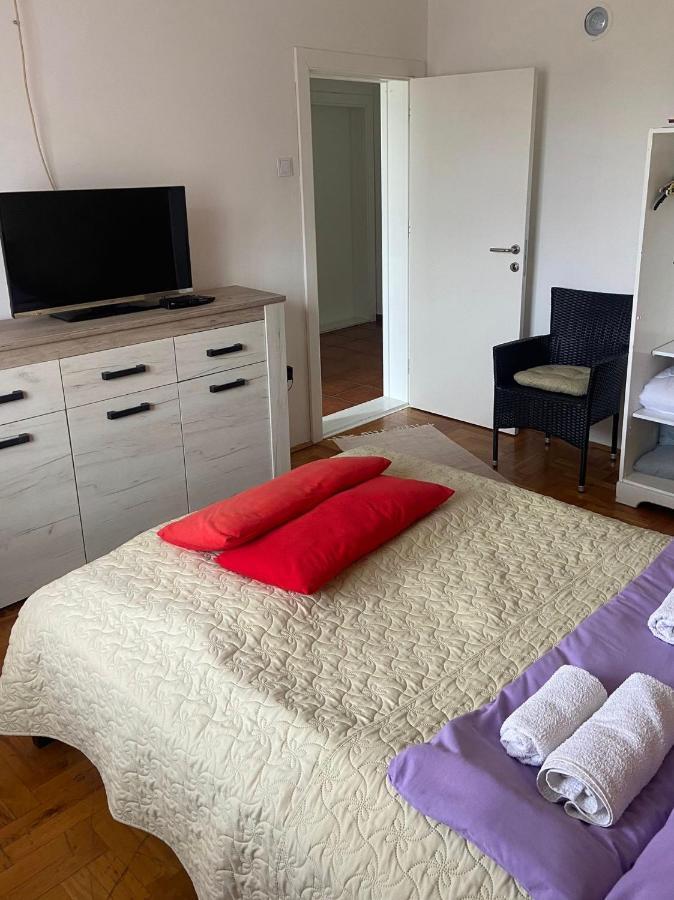 Apartamento Mala Oaza Čačak Exterior foto