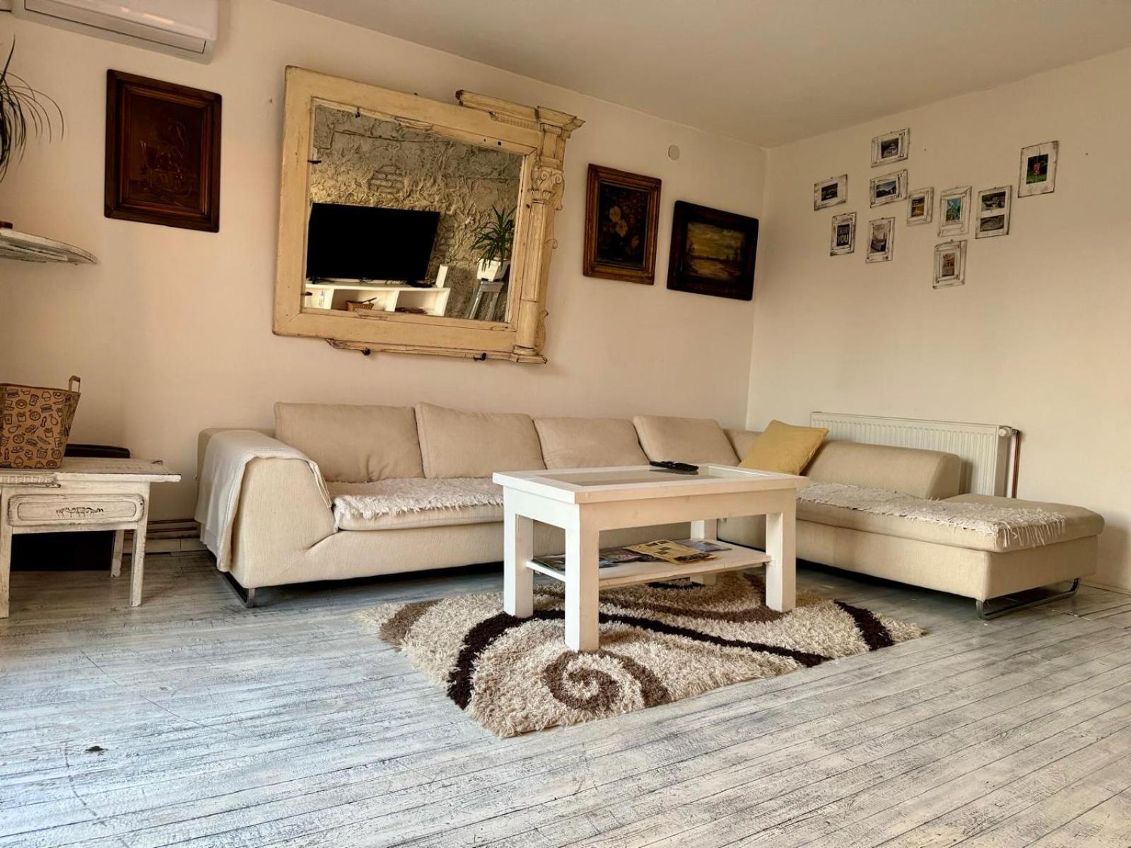 Apartamento Mala Oaza Čačak Exterior foto